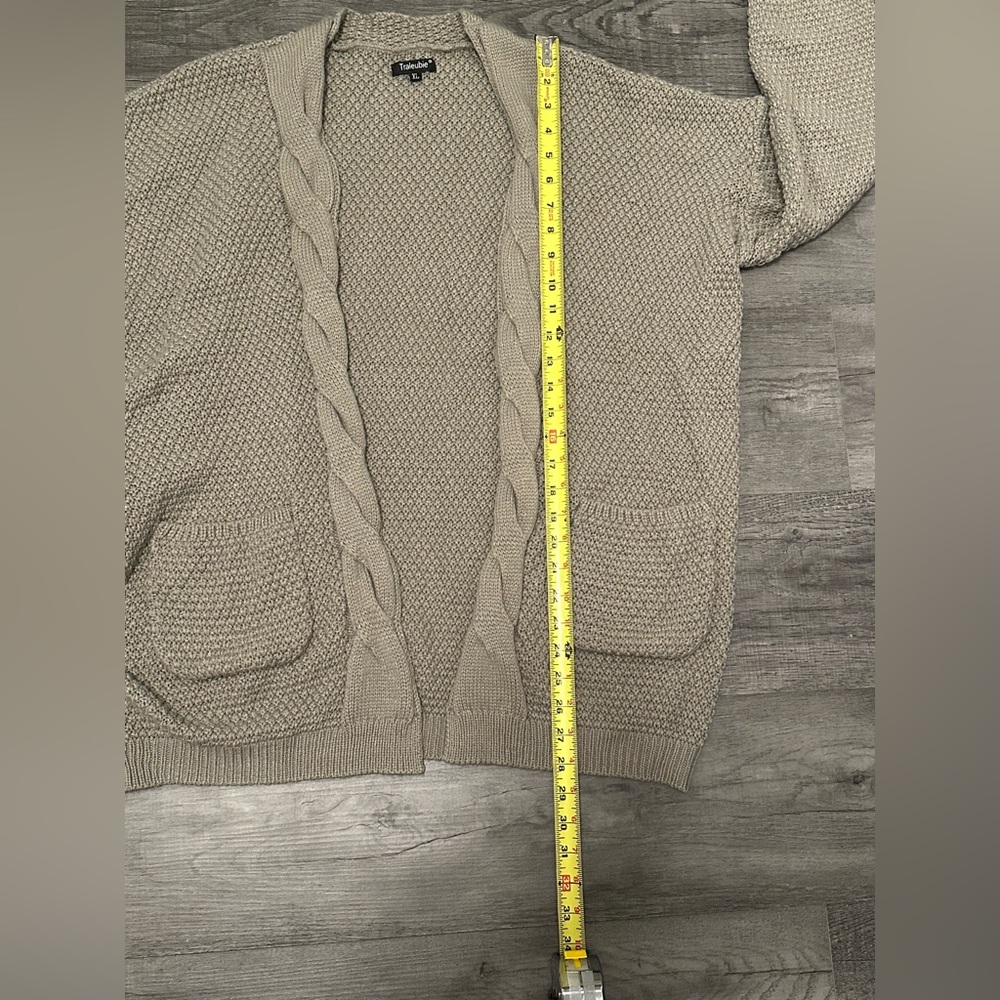 Women’s like new Traleubie cardigan sweater size XL - Picture 5 of 9